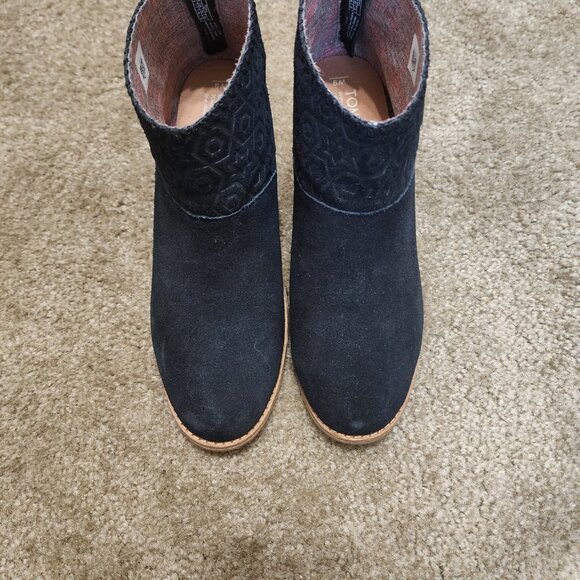 TOMS Leila Bootie U.S. Women's Size 9 Oxford Black Suede Embossed Tassel Detail - Picture 2 of 3